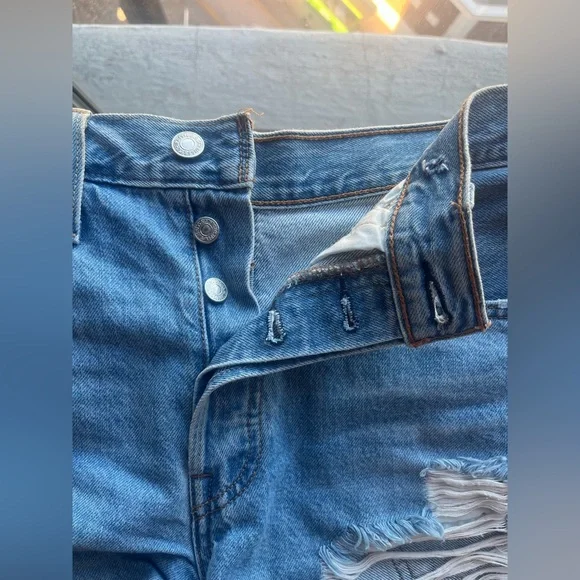 Levi’s denim shorts - Picture 5 of 5